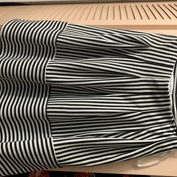 Lili collection skirt - Picture 2 of 3